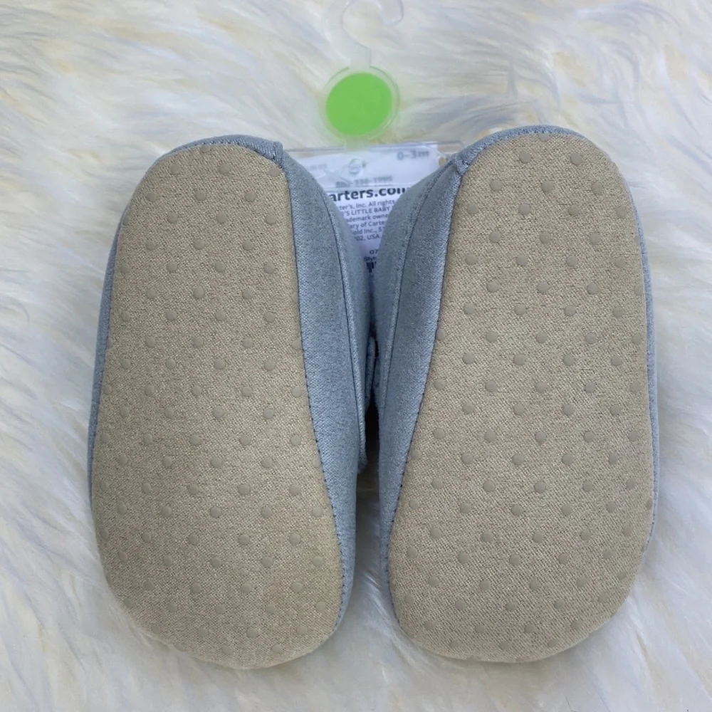 •carter’s• {little baby basics} Gray Velcro Baby booties [0-3 M]